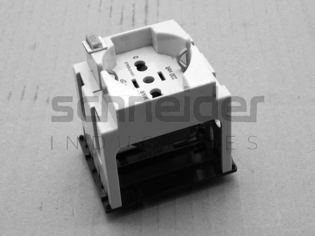Universal socket